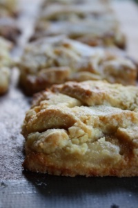 Crostatine di marzapane e pere  - Cucina > Ricette